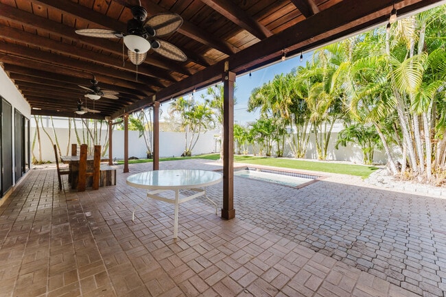 Building Photo - 665 Jeffery St