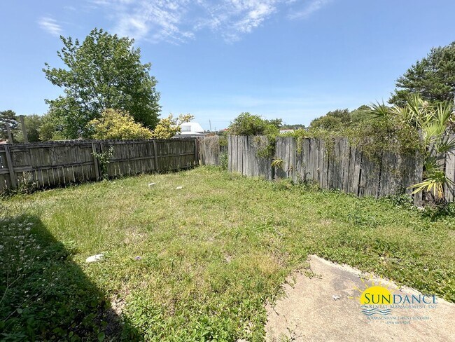 Building Photo - 7692 Chablis Cir