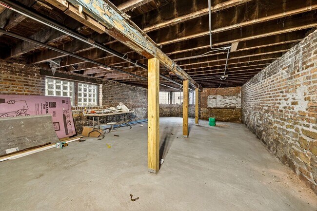 Building Photo - 1621 S Lawndale Ave