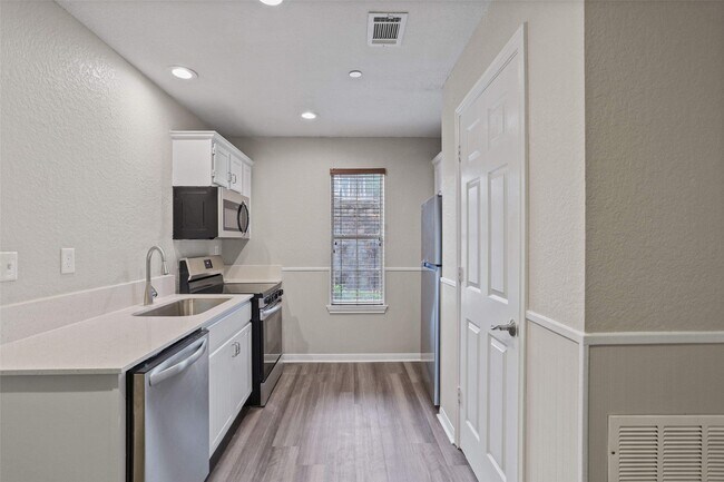 Building Photo - 11700 League Line Rd