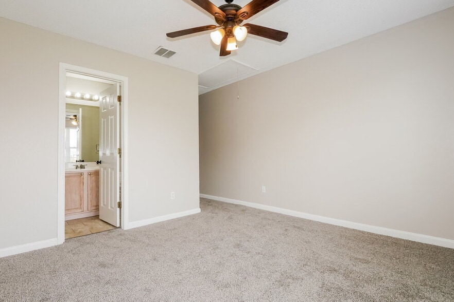 Building Photo - 7335 Red Maple Dr