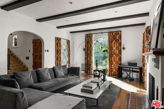 Building Photo - 1632 N Orange Grove Ave