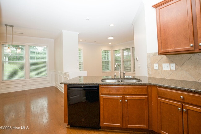 Building Photo - 104 Pine Hawk Dr