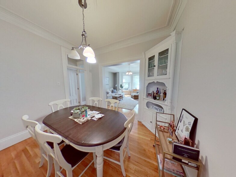 Building Photo - 423 Marlborough St