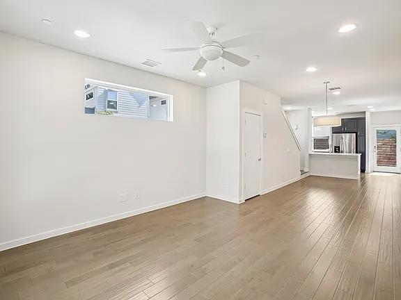 Building Photo - MOVE IN READY