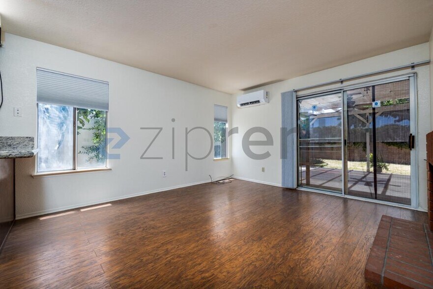 Building Photo - Unit