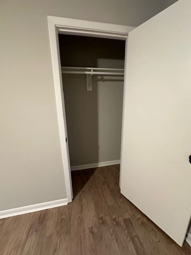 Building Photo - 3 bed 2 bath perfect location