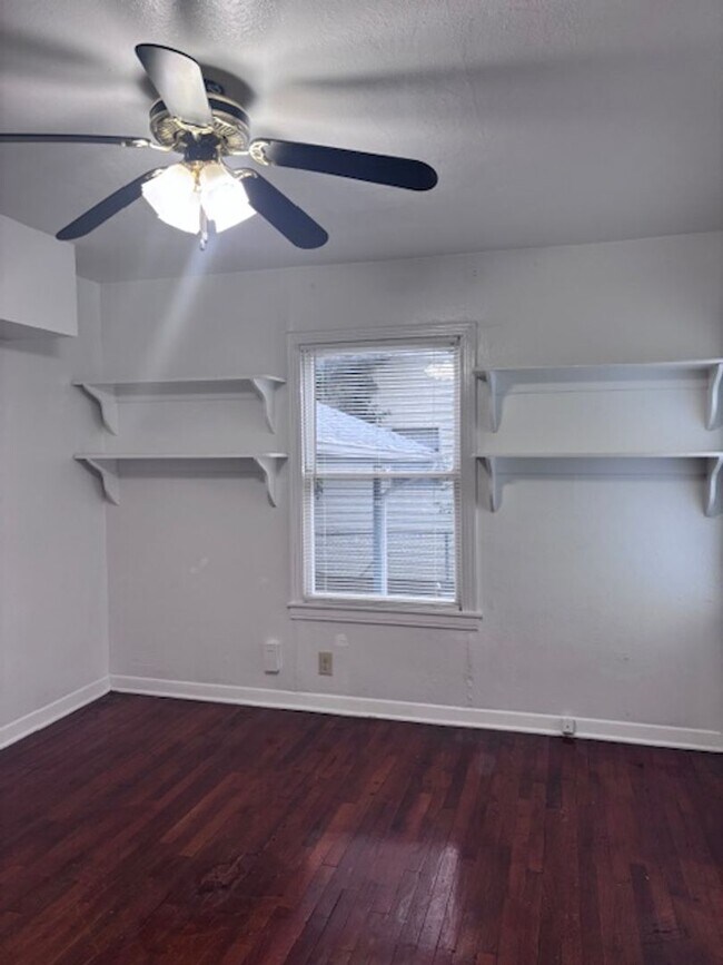 Building Photo - 2707 W Craig