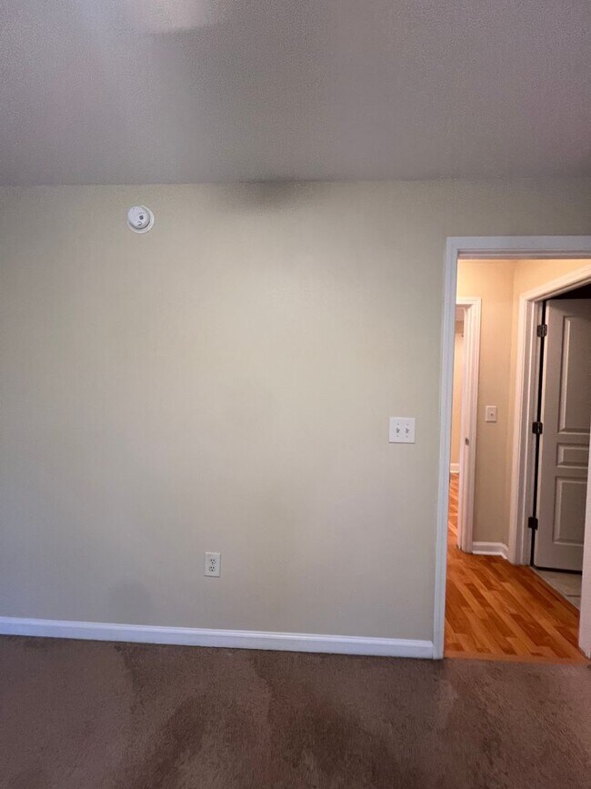 Building Photo - 15-1529 Gutleber