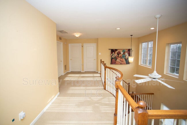 Building Photo - 42 Tudor Ct