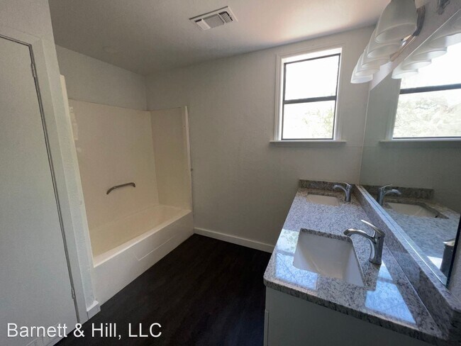 Building Photo - 3 br, 2 bath House - 361 College Drive