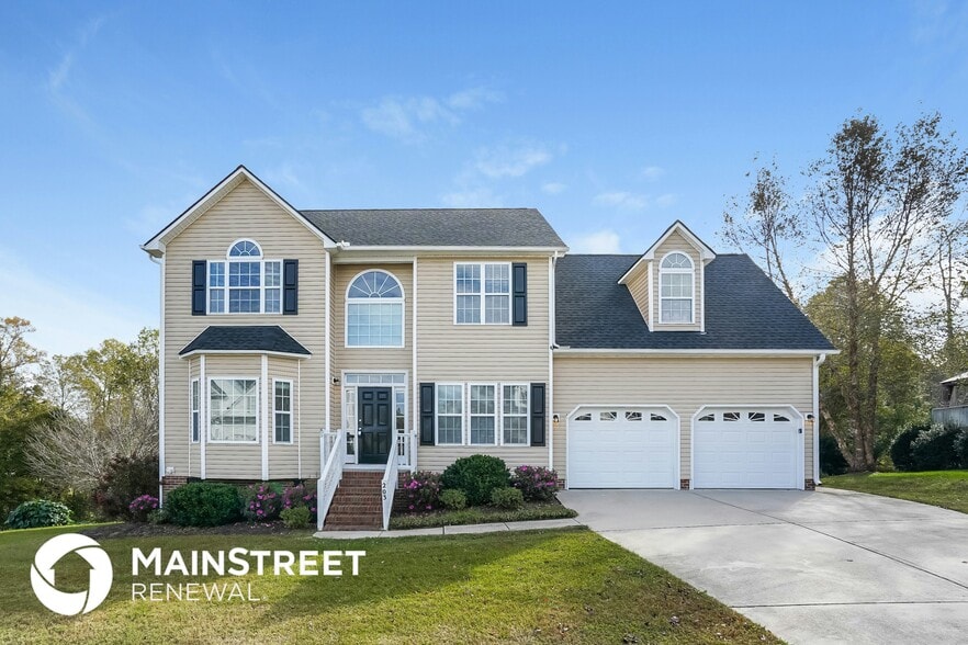 Primary Photo - 203 Majestic Oak Dr