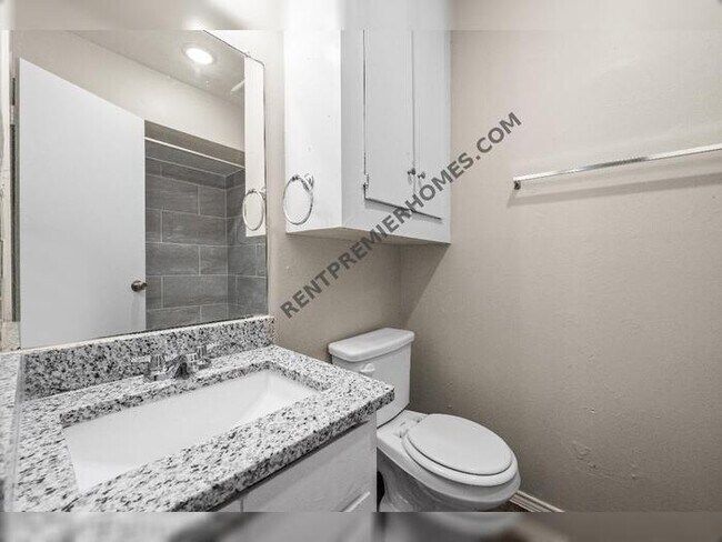 Building Photo - 2510 S Fielder Rd