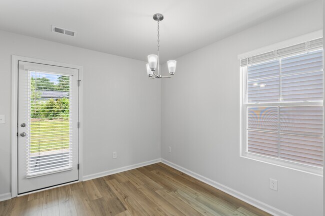Building Photo - 815 Coburg Ln