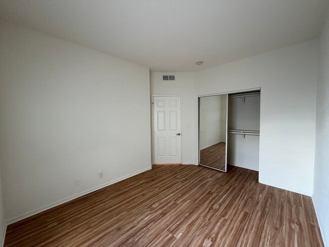 Building Photo - Upgraded 2+2 w/in-unit laundry + water + trash services included!