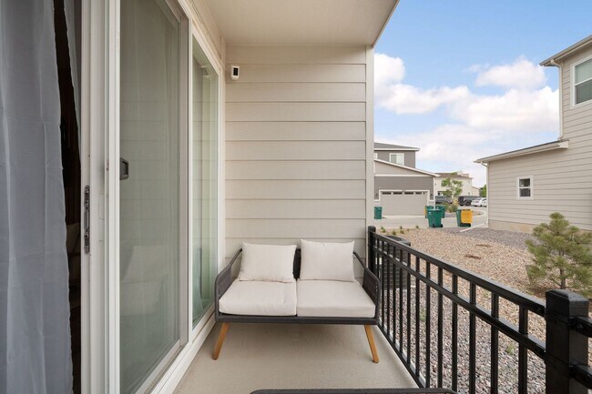 Building Photo - LUX 3BD, 2.5BA Aurora Highlands Townhome w...