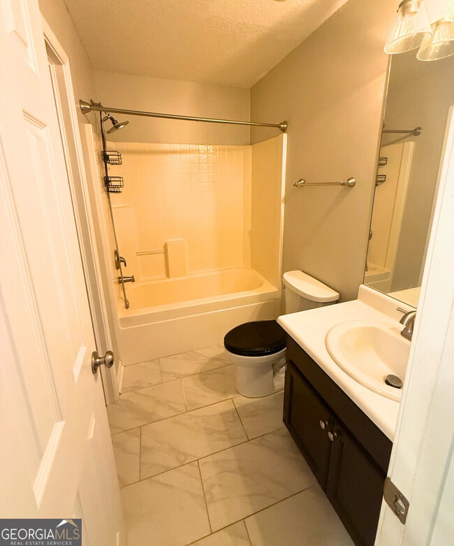 Building Photo - 122 Royal Acres Cir