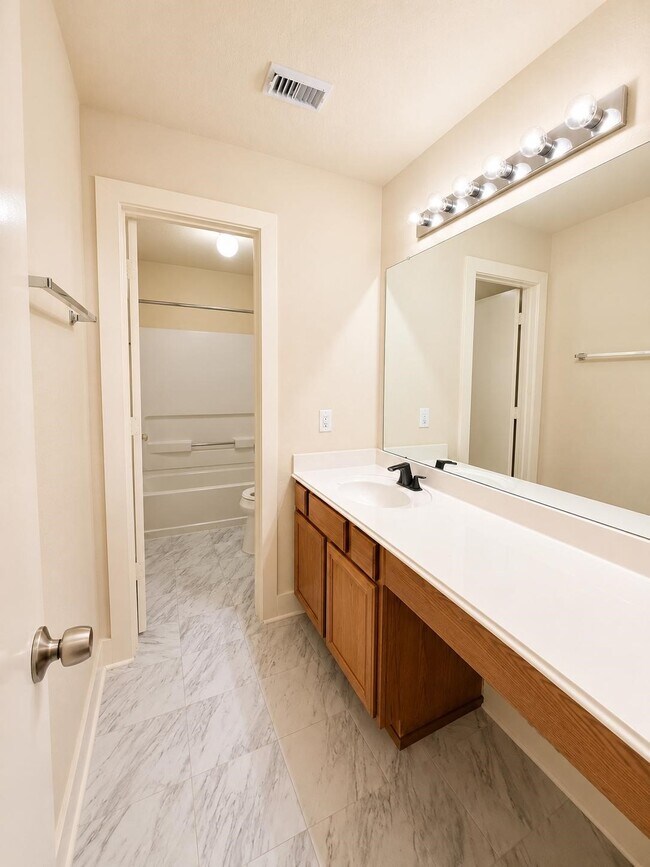 Building Photo - 6146 Settlers Lake Cir W