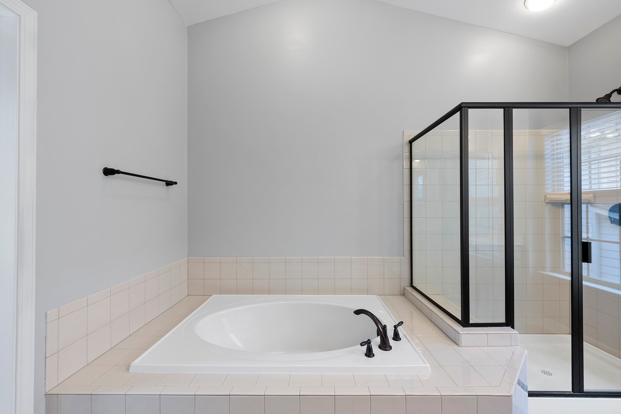 Building Photo - 1004 Crinoline Ln