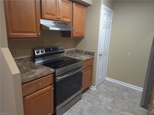 Building Photo - 4003 Governors Square