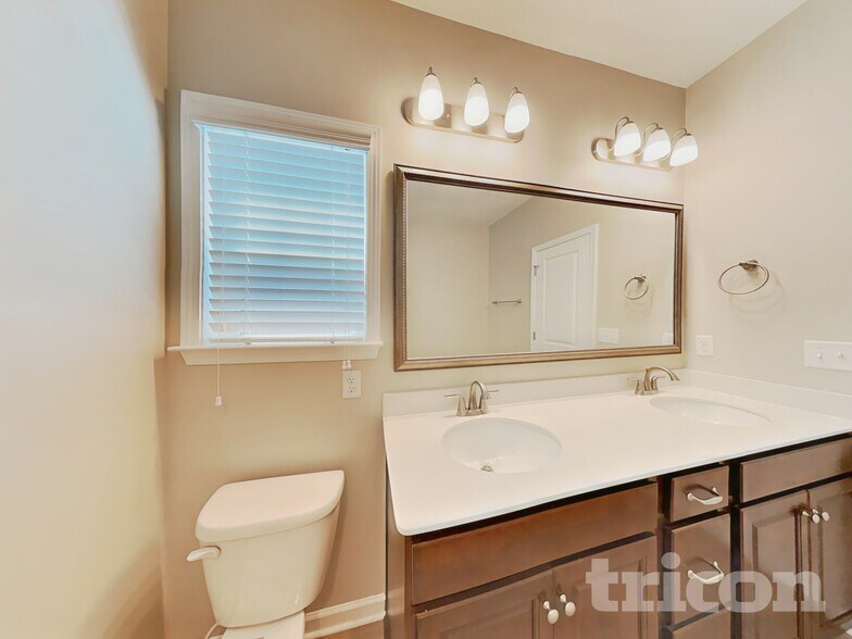 Building Photo - 158 Eventine Way