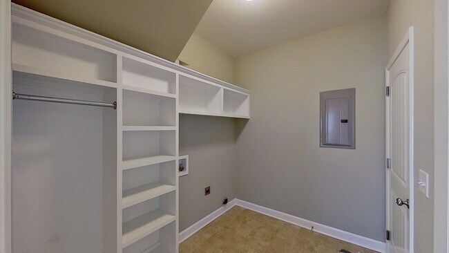 Building Photo - 5010 Speight St