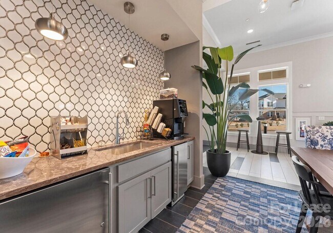 Building Photo - 1241 Columbia Cir