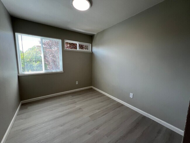 Building Photo - 2188 Luz Ave