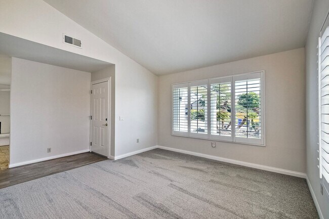 Building Photo - Stunning Single-Level Home