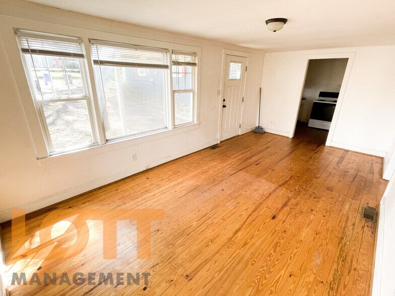 Building Photo - 12 3rd St