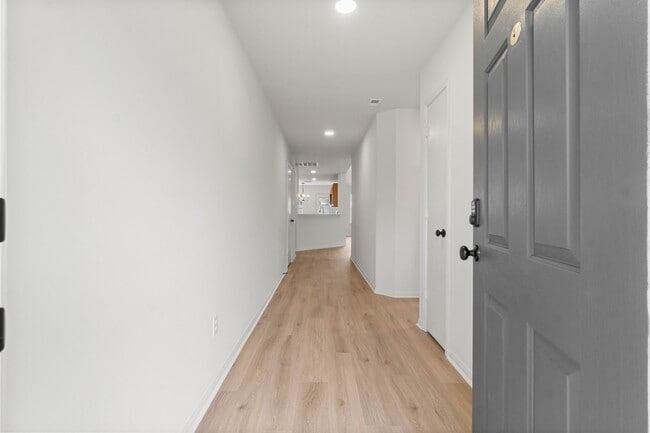 Building Photo - 29030 Fox Fountain Ln