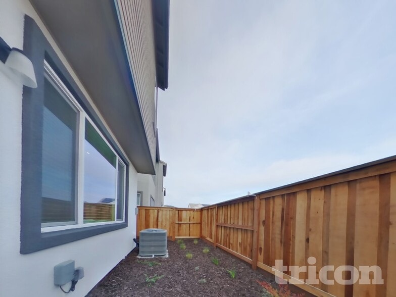 Building Photo - 8213 Perla Wy