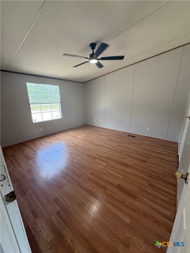 Building Photo - 156 Sonnyland Dr