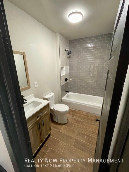 Building Photo - 2043 W 101st St