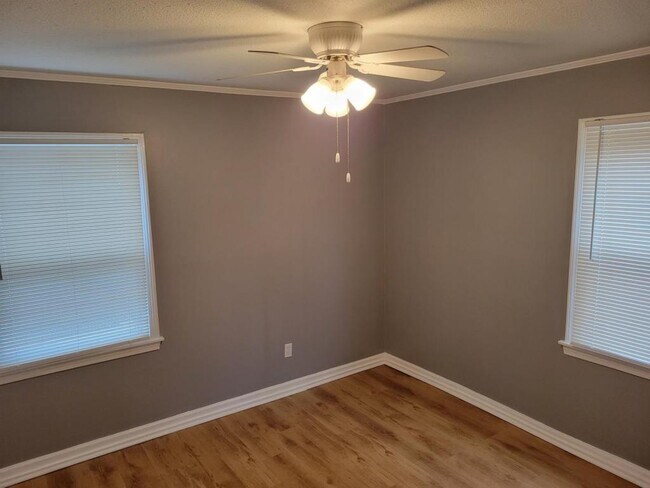 Building Photo - 7506 Rainbow Dr