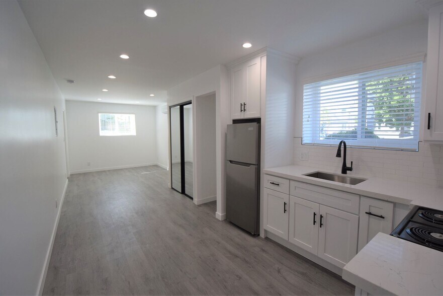 Building Photo - 5340 Whitsett Ave
