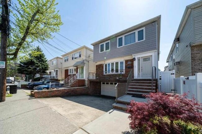 Building Photo - 14 Centre Ln