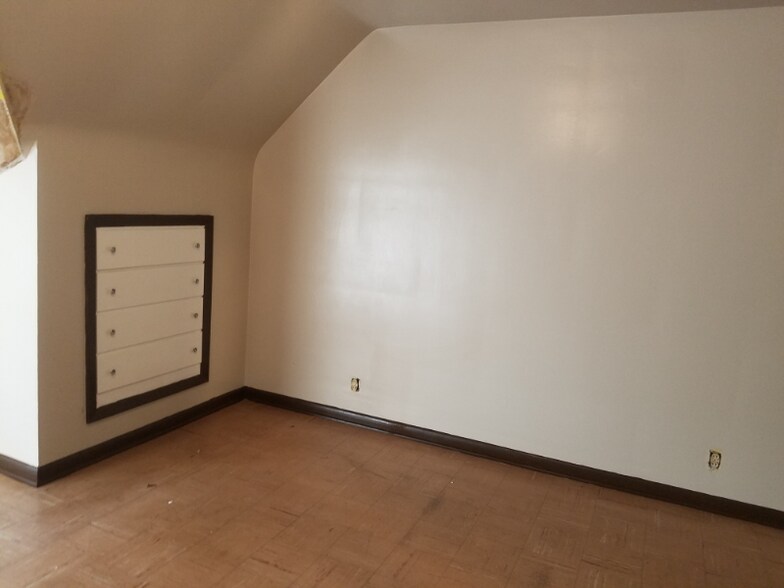 Building Photo - 1080 Priestley Ave