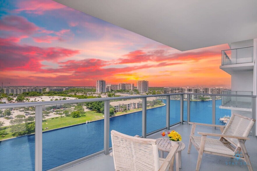 Building Photo - 4010 S Ocean Dr