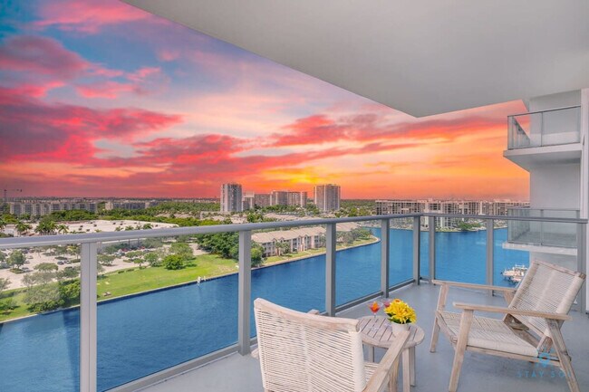 Building Photo - 4010 S Ocean Dr