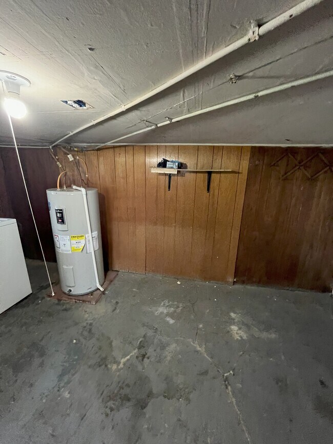 Building Photo - 115 June St