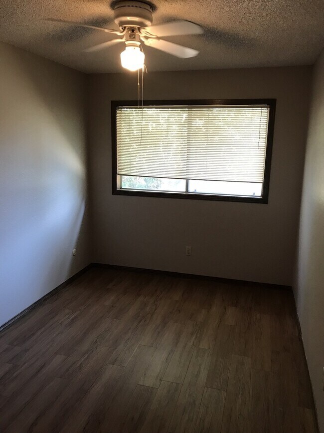 Building Photo - 2807 W Victor Ave