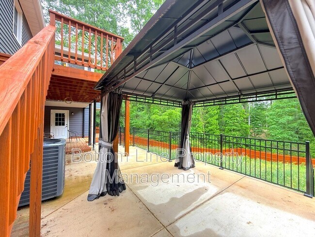 Building Photo - 4050 Leafmore St