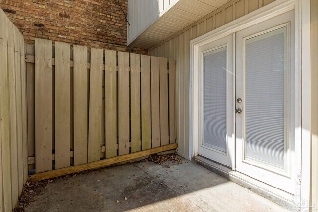 Building Photo - 4741 Huron Dr