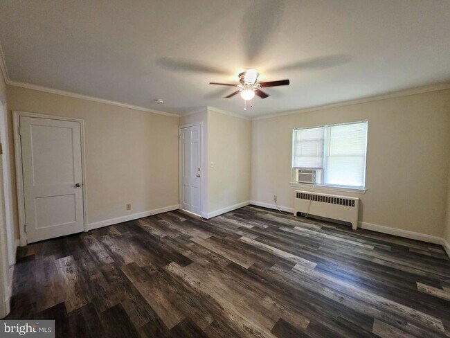Building Photo - 1509 N Decker Ave