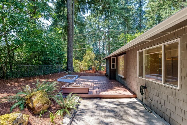 Building Photo - Beautifully Remodeled One Level 3 Bedroom,...