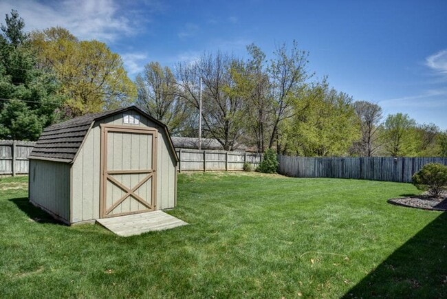 Building Photo - Executive Rental in Park Crest Meadows