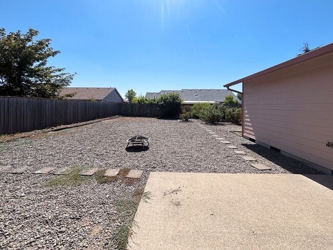 Building Photo - 882 Smith St