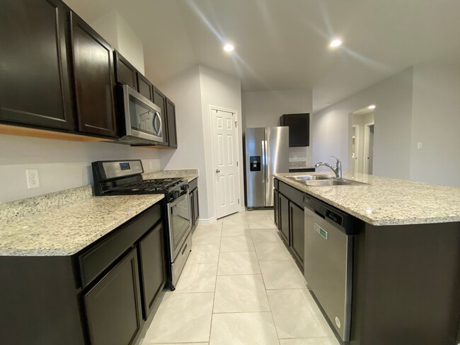 Building Photo - NEWER 4 BDRM HOME IN FLOUR BLUFF ISD!