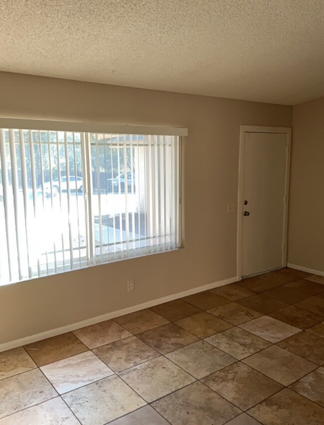 Building Photo - Charming 3 Bed/2 Bath Single-Story Home In...